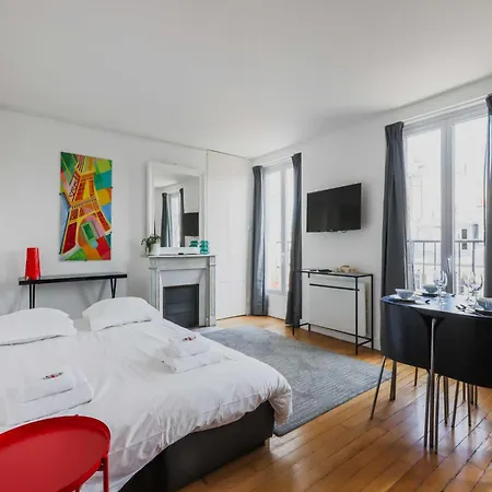 Apartment Luminous 1bdr Witha C&balcony-marais Louvre Paris
