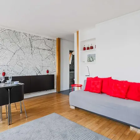 Luminous 1bdr Witha C&balcony-marais Louvre Apartment