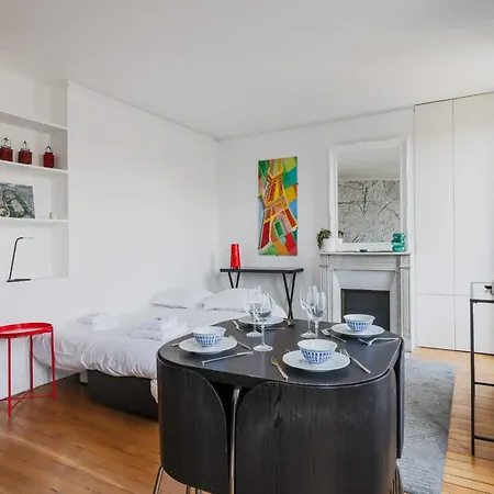 Luminous 1bdr Witha C&balcony-marais Louvre Apartment *