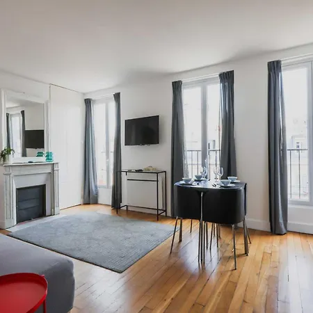 Apartment Luminous 1bdr Witha C&balcony-marais Louvre